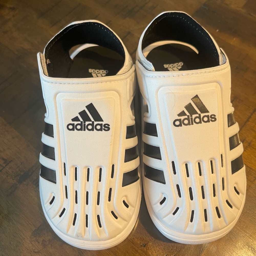 adidas unisex-child Slide sz 8 NWOT